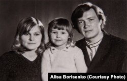 Юлий Сергеевич, Ольга Владимировна жана Алиса (ортодо) Худяковдор.
