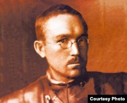 Башкыр тарыхчысы жана мамлекеттик ишмери, түркиялык профессор Ахмет Заки Велиди Тоган (Әхмәтзәки Әхмәтшаһ улы Вәлиди; 1890--1970).