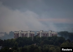 Дым клубится над Львовом после российских ударов, 5 октября 2025 года