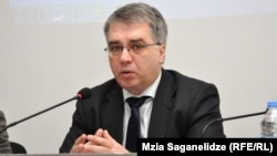 По словам министра, ведомство тщательно расписало план поэтапного перехода к новой системе выдачи лекарств, и это не должно стать проблемой для граждан