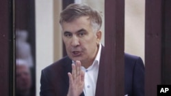 არქივის ფოტო: ექსპრეზიდენტი მიხეილ სააკაშვილი სასამართლო სხდომაზე