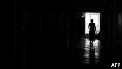 В течение 32 часов – столько времени длилось ее задержание – женщина не могла принять жизненно необходимые для нее медикаменты, однако и на этом ее злоключения не закончились