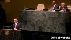 Большинство наблюдателей убеждены, что доклад премьера не вызовет такого накала страстей, как это было при Саакашвили. Затронет ли он на сессии российскую тему и как это сделает, пока остается загадкой