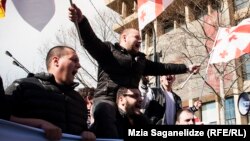 «Националы» уверены, что смогут набрать необходимые 60 голосов для вынесения на рассмотрение парламента вопроса недоверия правительству «Грузинской мечты». Теоретически эта задача выполнима