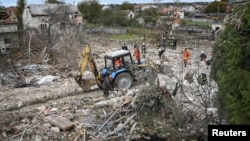 Un atac masiv al Rusiei în regiunea ucraineană Lvov, a făcut una cu pământul o casă de locuit din satul Lapaivka, ucigând o familie de patru persoane 