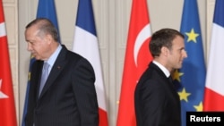 თურქეთისა და საფრანგეთის პრეზიდენტები, რეჯეპ ტაიპ ერდოანი (მარცხნივ) და ემანუელ მაკრონი. 2018 წ. 5 იანვრის ფოტო.