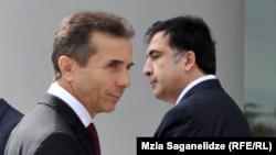 С первых же дней 2013 года стало ясно, что президент Михаил Саакашвили и премьер-министр Бидзина Иванишвили не смогут ужиться в одном политическом пространстве. Саакашвили предрекал «хаос и разруху», Иванишвили же говорил об отсутствии всякой чести у «националов»