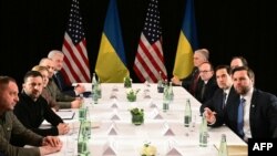 Переговоры Владимира Зеленского и Джей Ди Вэнса во время Конференции по безопасности в Мюнхене. Вечер 14 февраля 2025 года