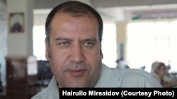 Хорошо известный в Таджикистане независимый журналист Хайрулло Мирсаидов был арестован 5 декабря 2017 г. после обращения к президенту о коррупции в местной власти. В августе 2018 г. освобожден после международной кампании в соцсетях  