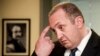 В администрации президента информацию о готовящейся встрече двух лидеров комментировать не стали, что же касается реакции представителей правительства, то их заявления противоречили друг другу