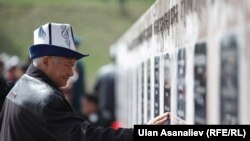 “Апрел баатырлары” коомдук уюму улуттук тестирлөөдө баллы жетпеген абитуриенттерди медициналык академияга мыйзамсыз кабыл алган фактыларга мамлекет башчысы Атамбаевдин көңүлүн бурууга аракет жасады.