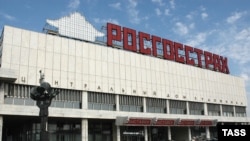 Здание, которое делят ЦДХ и Третьяковская галерея