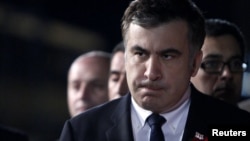 О том, что по истечении полномочий бывший президент может подвергнуться судебному преследованию, в беседах с западными журналистами неоднократно заявлял и сам Михаил Саакашвили