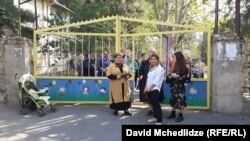 გაზის იმპორტიორ და გამანაწილებელ კომპანიას დაუპირისპირდნენ ბაღის აღმზრდელ-მასწავლებლები და მშობლებიც.
