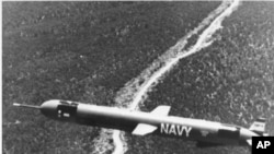 Ранняя версия ракеты «Томагавк», которую испытывали над Нью-Мексико в 1976 году. «Томагавк» был разработан в 1970-х годах на фоне напряженности в отношениях США с Советским Союзом во время Холодной войны. Крылатая ракета предназначена для полетов на большие расстояния на достаточно низкой высоте, чтобы избежать большинства радаров, сохраняя при этом скорость пассажирского самолета