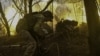 Ілюстраційне фото. Український військовий веде вогонь із артилерії по російських позиціях на Запоріжжі, березень 2025 року