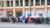 Многие журналисты предполагали, что сторонники "Национального движения" широким и шумным потоком хлынут в столицу, как это бывало раньше