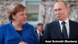 Путин менен Меркел акыркы жолу телефондон 18-августта сүйлөшкөн жана анда Беларустагы саясий кырдаалды талкуулашкан.