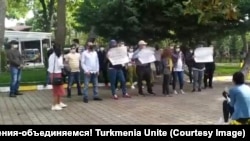 Түркмөн активисттеринин акциясы. Стамбул шаары. Түркия. 2020-жылдын май айы. 