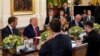 АКШ президенти Дональд Трамп, Украинанын лидери Владимир Зеленский жана европалык лидерлер Ак үйдө, 18-август, 2025-жыл
