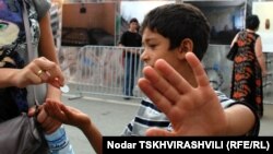 Согласно данным UNICEF, около 77 тысяч детей в Грузии живут крайне неблагополучно – на них тратится в день чуть больше 1 доллара