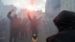 Переросший в столкновения с полицией митинг чешских болельщиков. Прага, 18 октября 2020 года.