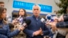 კალინ ჯორჯესკუმ, რომელიც საპრეზიდენტო არჩევნების წინ ჩატარებულ გამოკითხვებში პრაქტიკულად არ ფიგურირებდა, პირველ ტურში გაიმარჯვა.