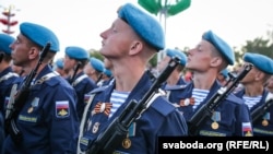 Ілюстрацыйнае фота. Расейскія дэсантнікі на рэпэтыцыі параду ў Менску, 2016 год