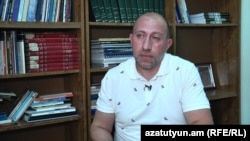 Քաղաքական մեկնաբան Հակոբ Բադալյանը հարցազրույց է տալիս «Ազատությանը», արխիվ