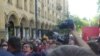 Для экспертов тревожным сигналом послужили препятствия, которые чинили журналистам блюстители правопорядка в освещении разгона первомайской манифестации студентов