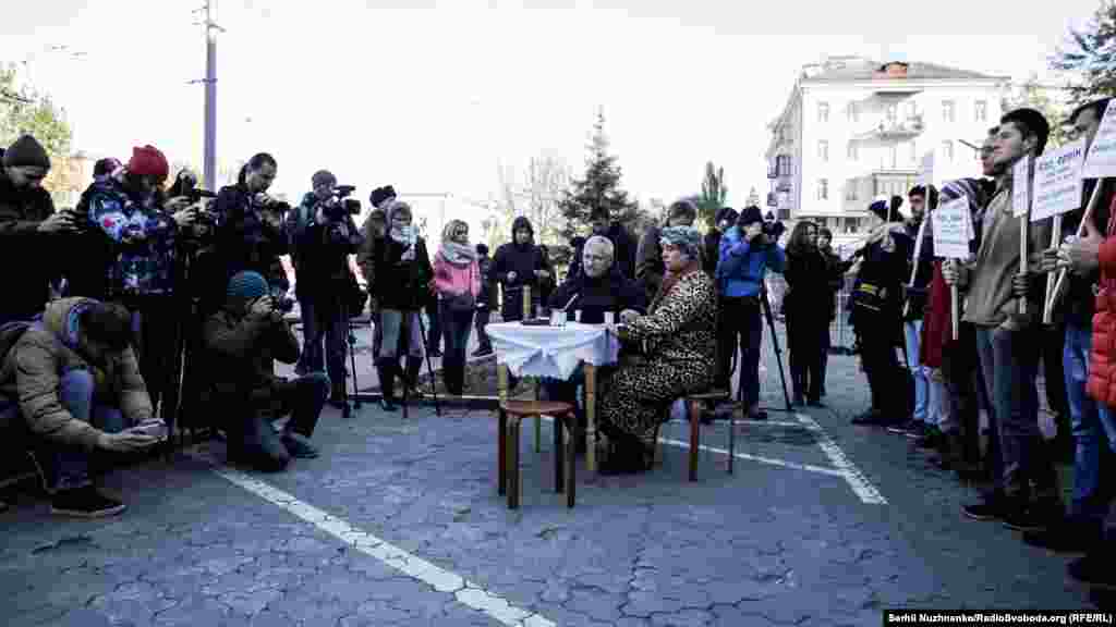 &laquo;Қырым SOS&raquo; белсенділері жоғалғандар тағдырына бей-жай қарамайтын барша азаматтарды Киевтегі Ресей елшілігі алдындағы акцияға келуге шақырады.