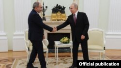 Премьер-министр Армении Никол Пашинян (слева) и президент России Владимир Путин, Москва, 11 января 2021 г.