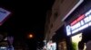 Люди знімають на відео снаряди в небі над Дохою в Катарі, 23 червня 2025 року